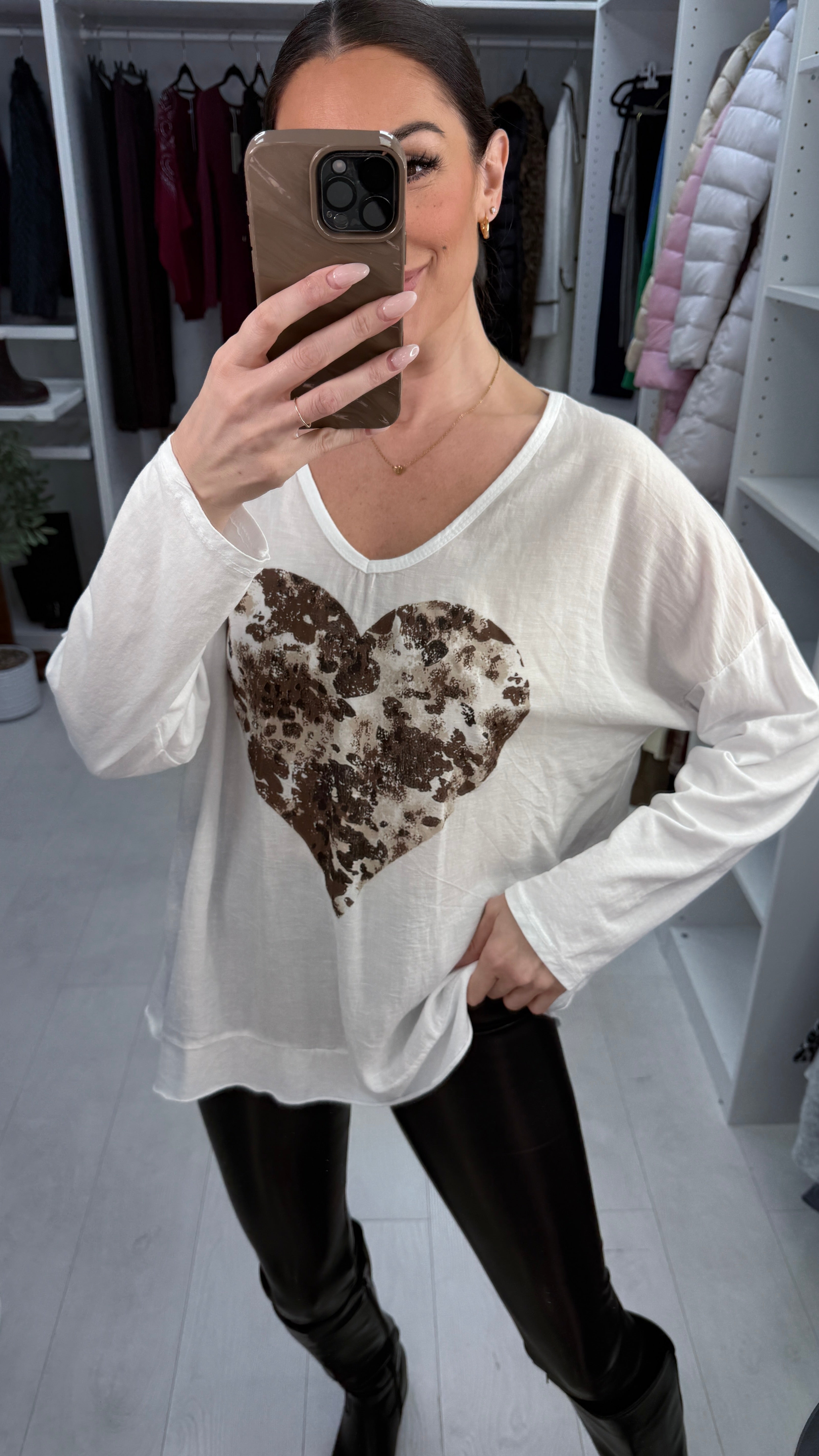 Lucianna Heart Detailed V Neck Linen T-Shirt