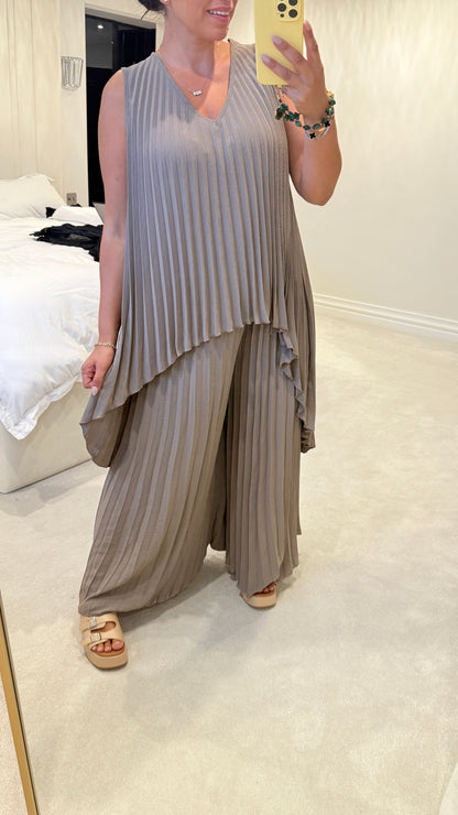 Jilly Pleated Asymmetric V Neck Co-Ord Set