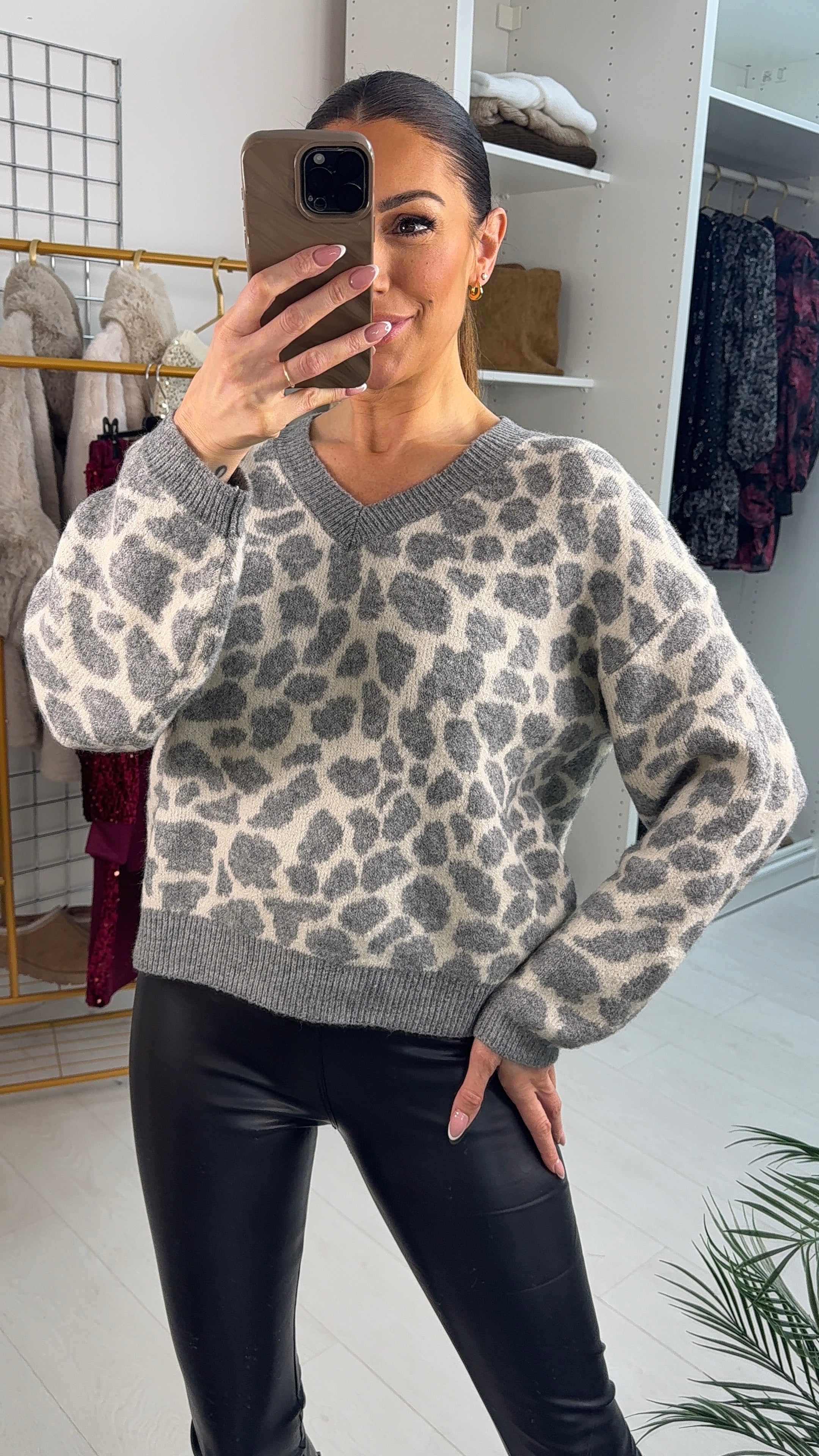 Tyrese V Neck Giraffe Print Jumper