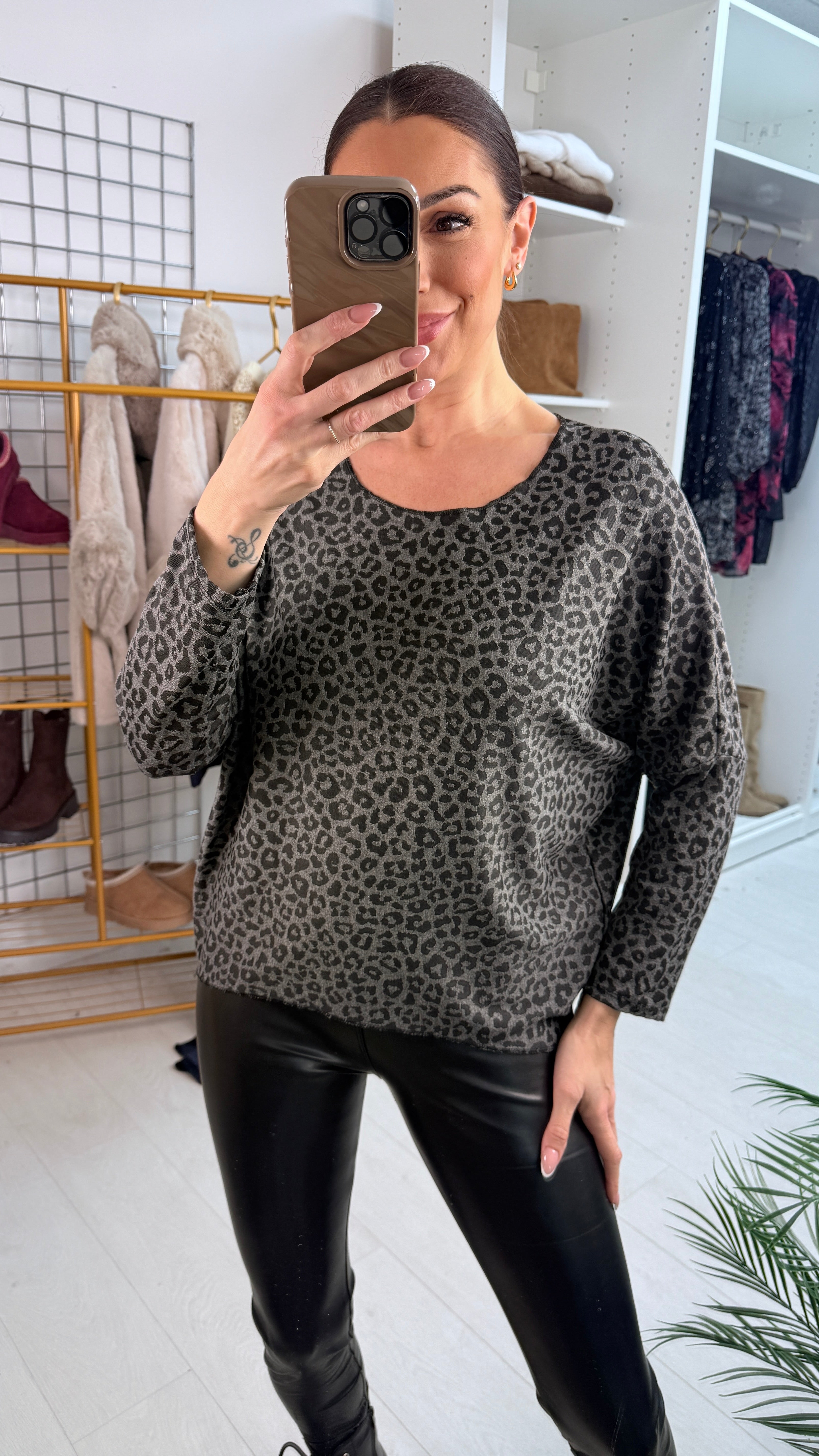 Dallas Cheetah Print Dip Hem Top