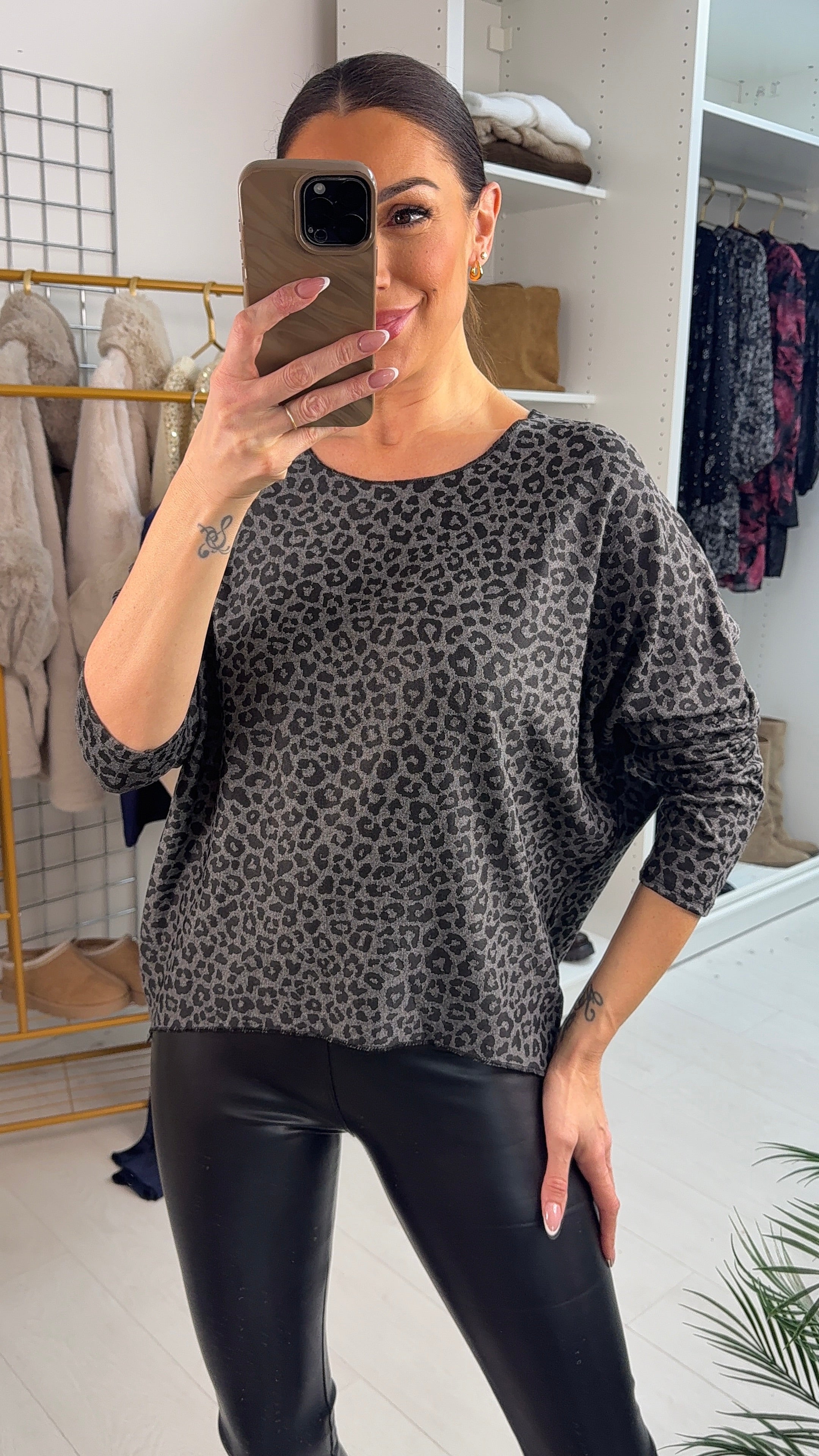 Dallas Cheetah Print Dip Hem Top