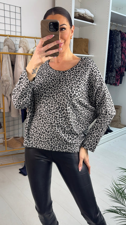 Dallas Cheetah Print Dip Hem Top