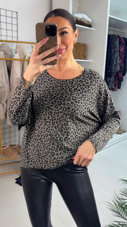 Dallas Cheetah Print Dip Hem Top