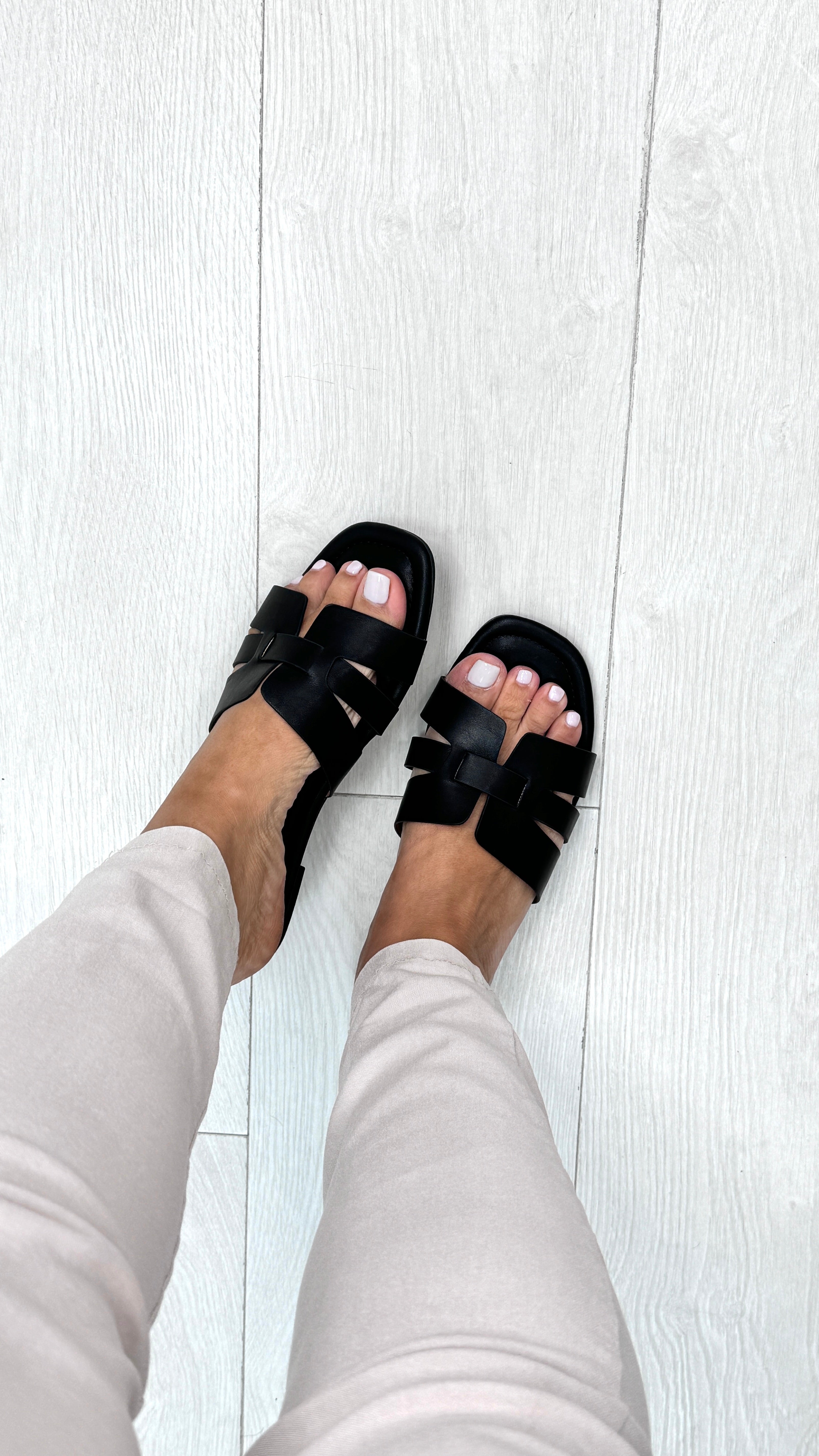 Elisa Plain Flat Sliders