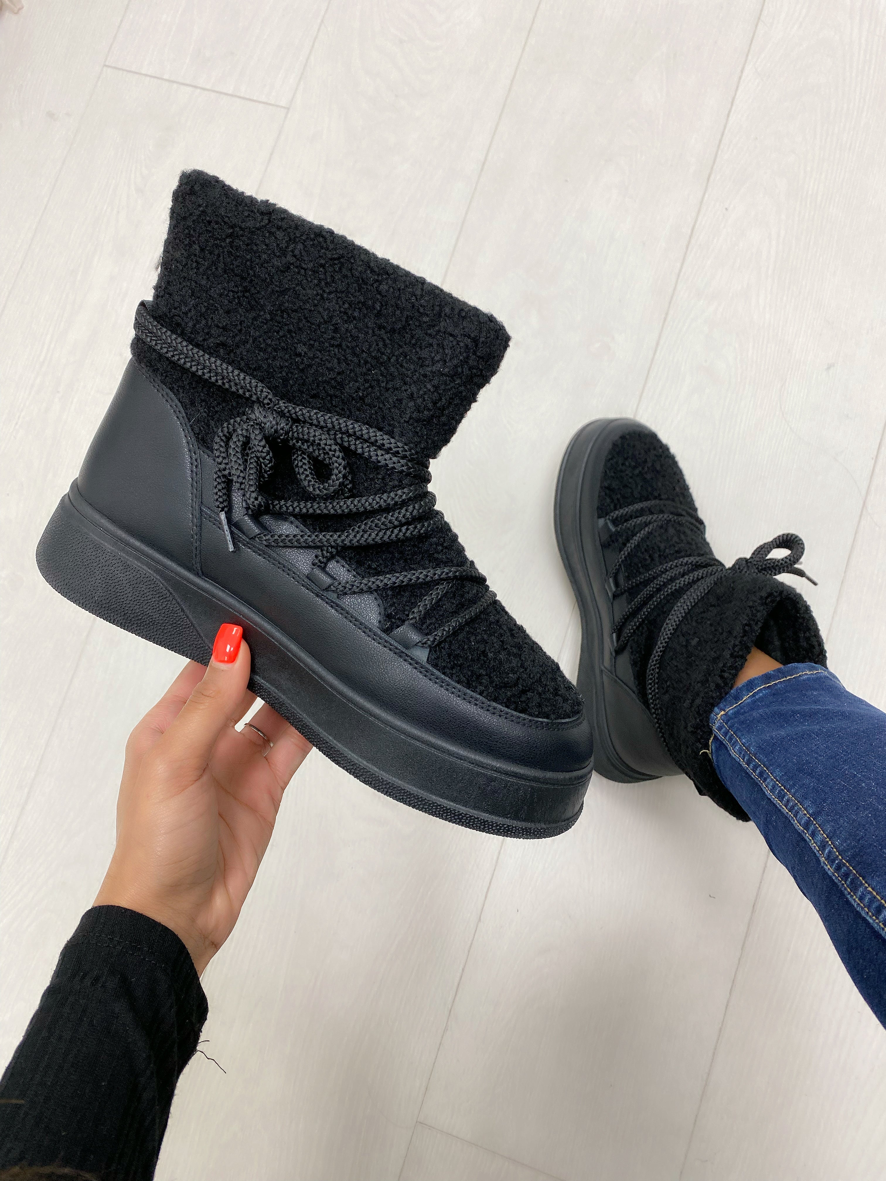 Aberdeen Teddy Lace Up Snow Boot