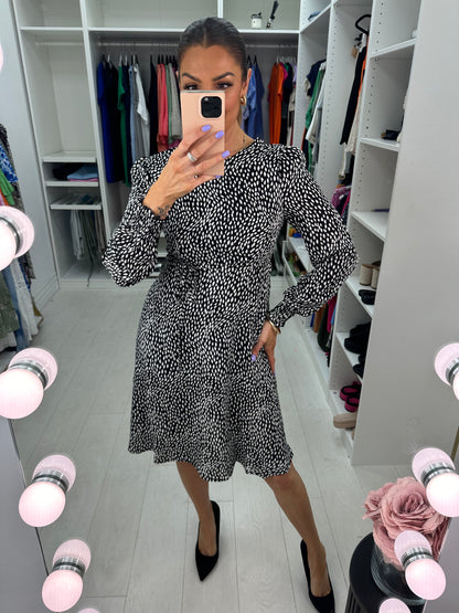 Cuba Monochrome Puff Sleeve Swing Dress