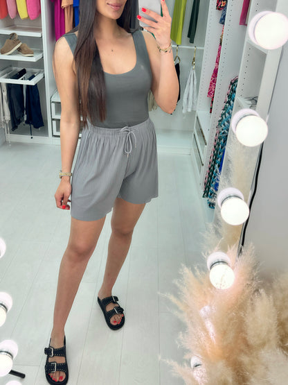 Tullia Plain Elasticated Pleated Shorts