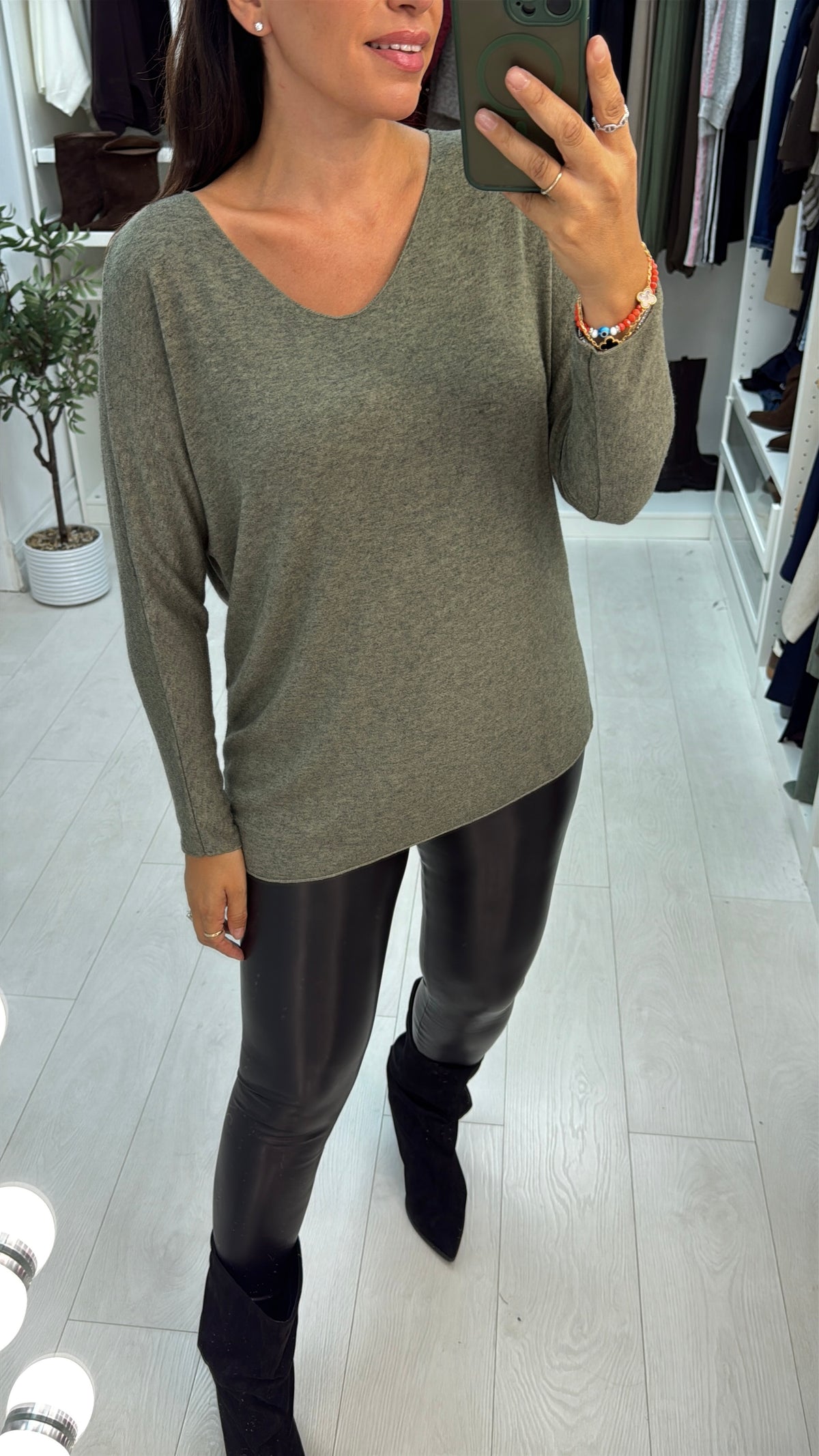 Una Plain V Neck Thin Knit Jumper