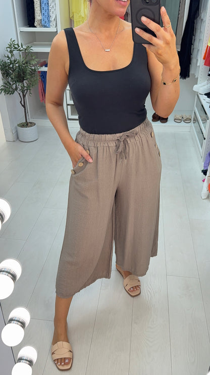 Fifi Plain Button Detailed Elasticated Waist Culottes