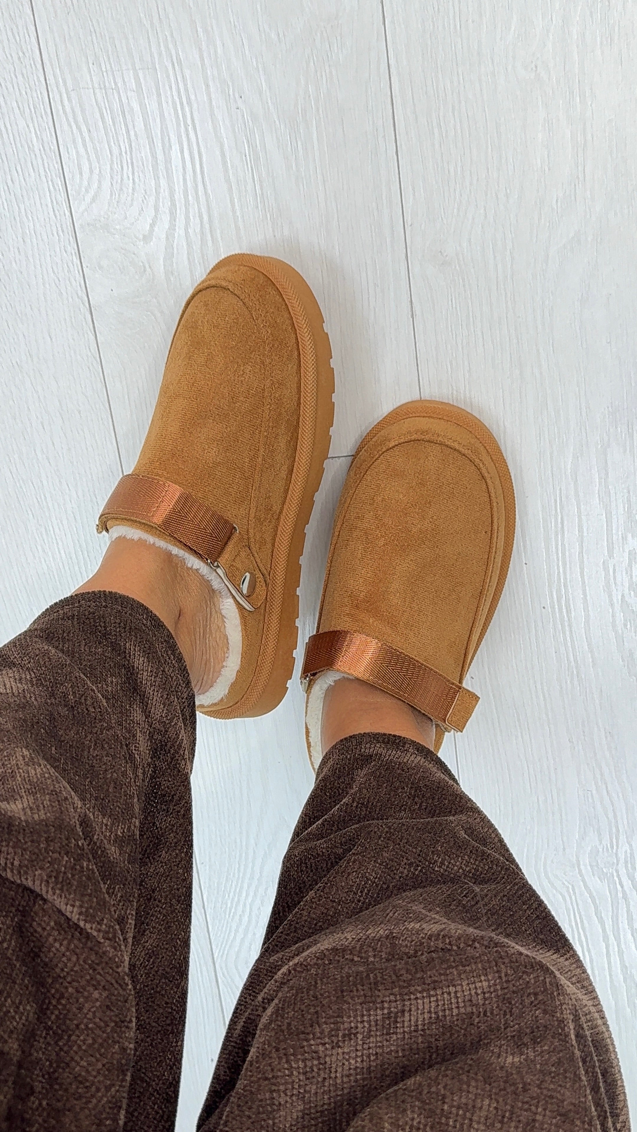Tenyel Faux Suede Clogs