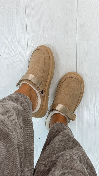 Tenyel Faux Suede Clogs