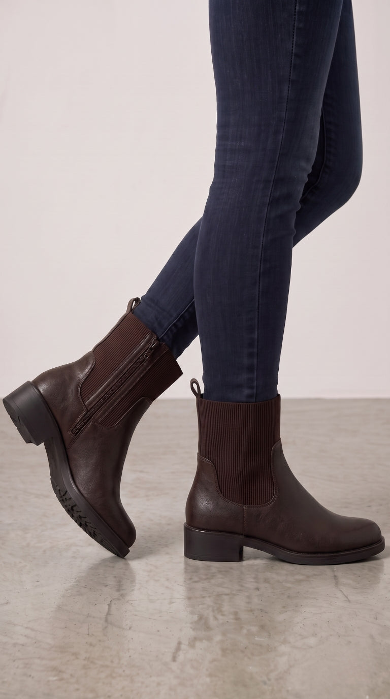 Lenny Faux Leather Ribbed Chelsea Boots
