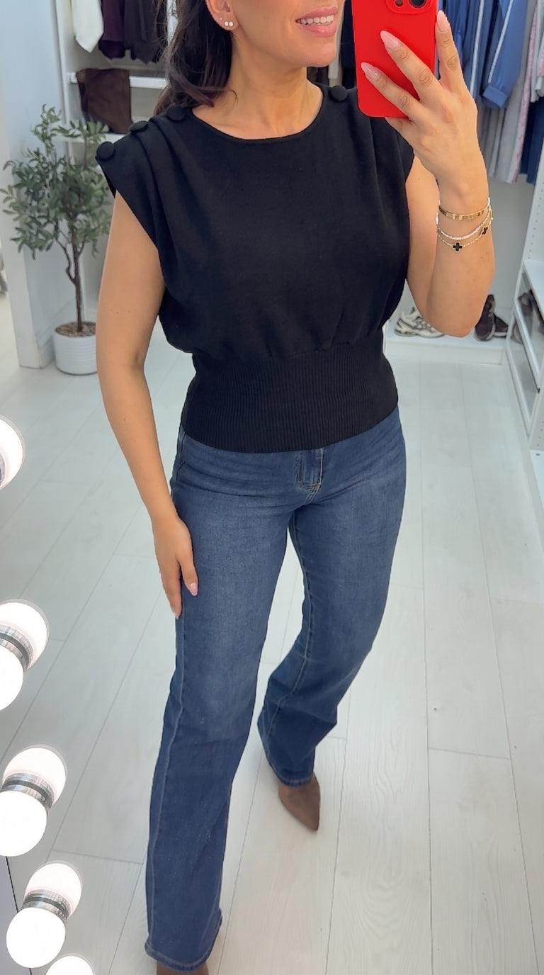 Fillia Plain Button Detailed Sleeveless Jumper