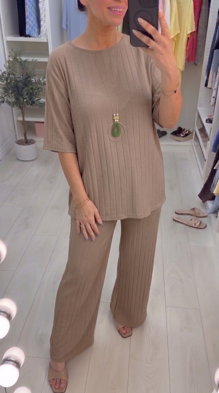 Ruby Plain Pleated Necklace Co-Ord Set