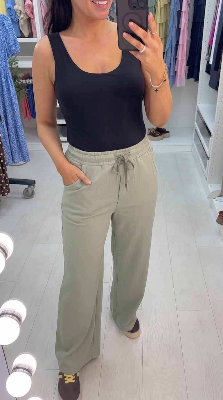 Alice Plain Wide Leg Magic Trousers