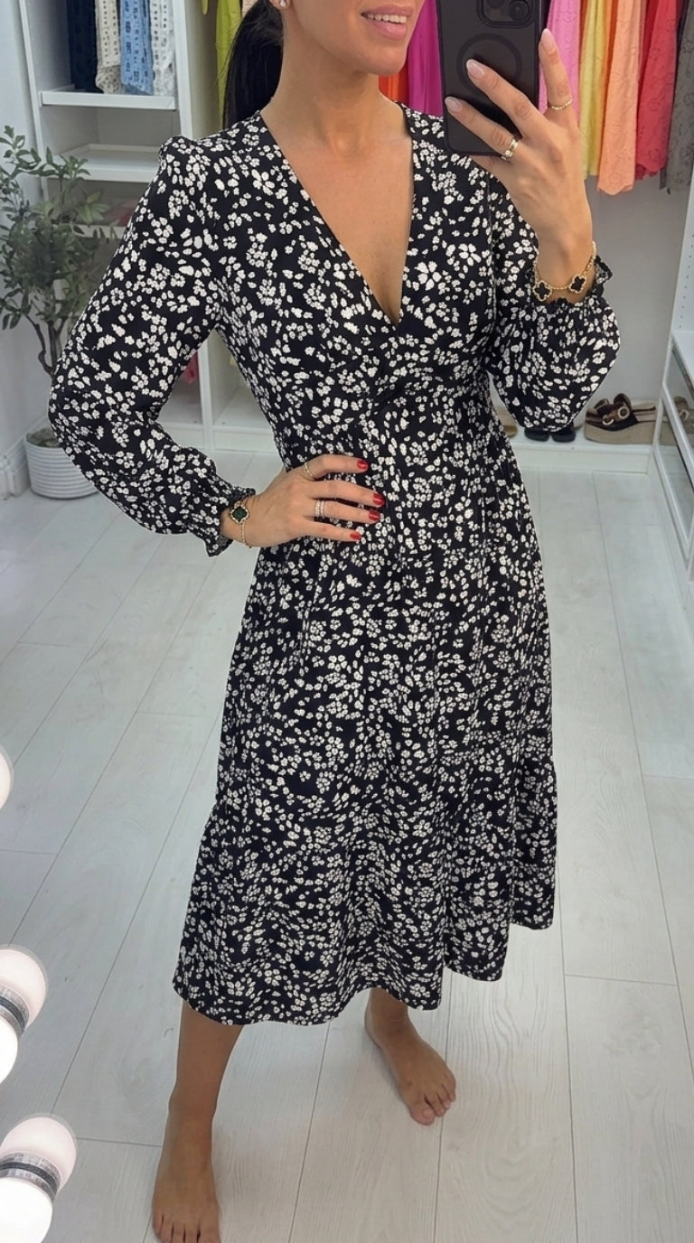 Otterley Graphic Print Puff Sleeve Midi Dress