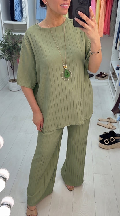 Ruby Plain Pleated Necklace Co-Ord Set