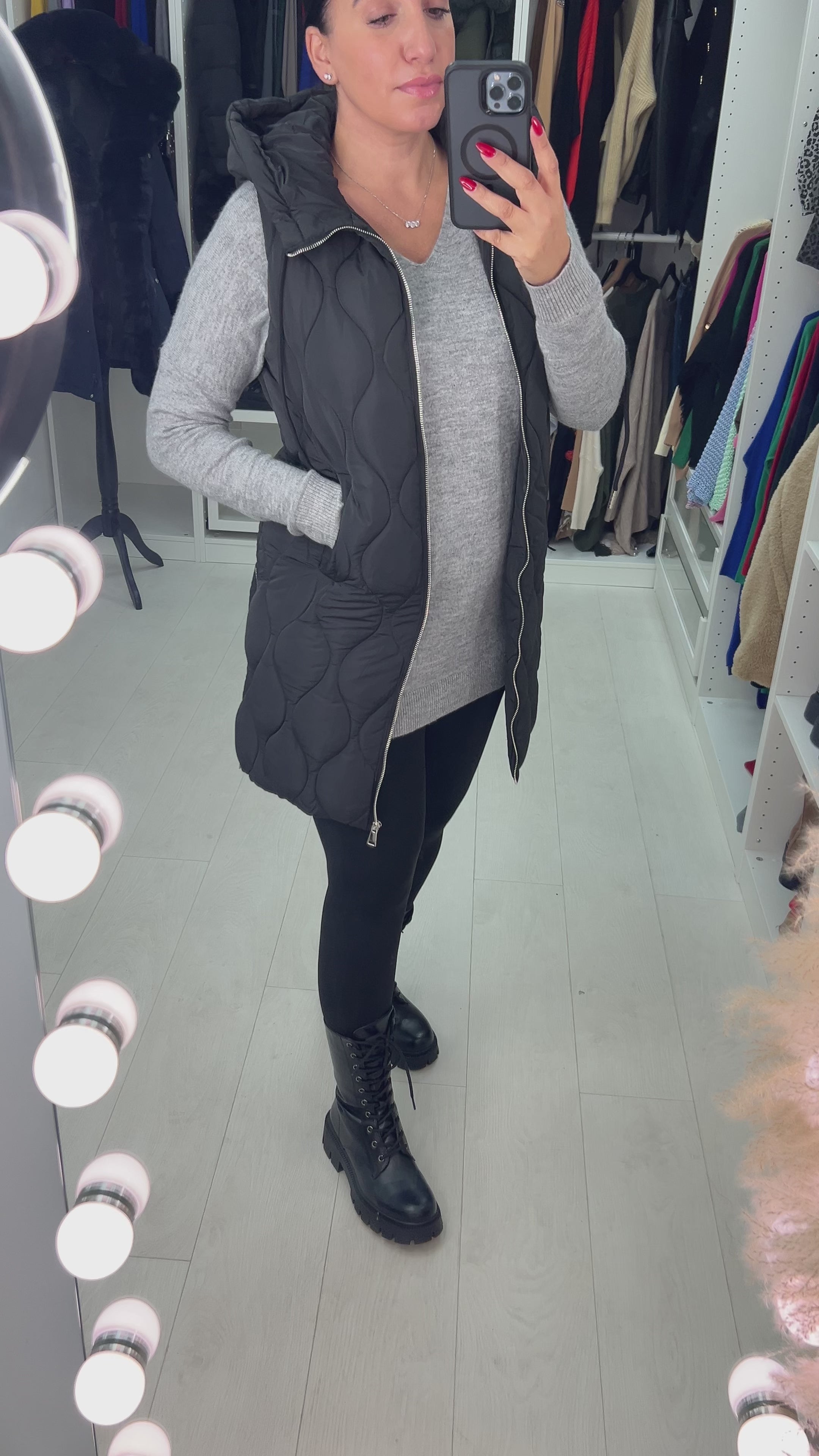 Load video: Marnie Black Quilted Hooded Gilet