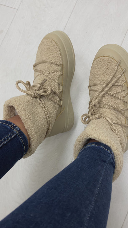 Aberdeen Teddy Lace Up Snow Boot