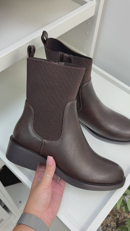 Lenny Faux Leather Ribbed Chelsea Boots