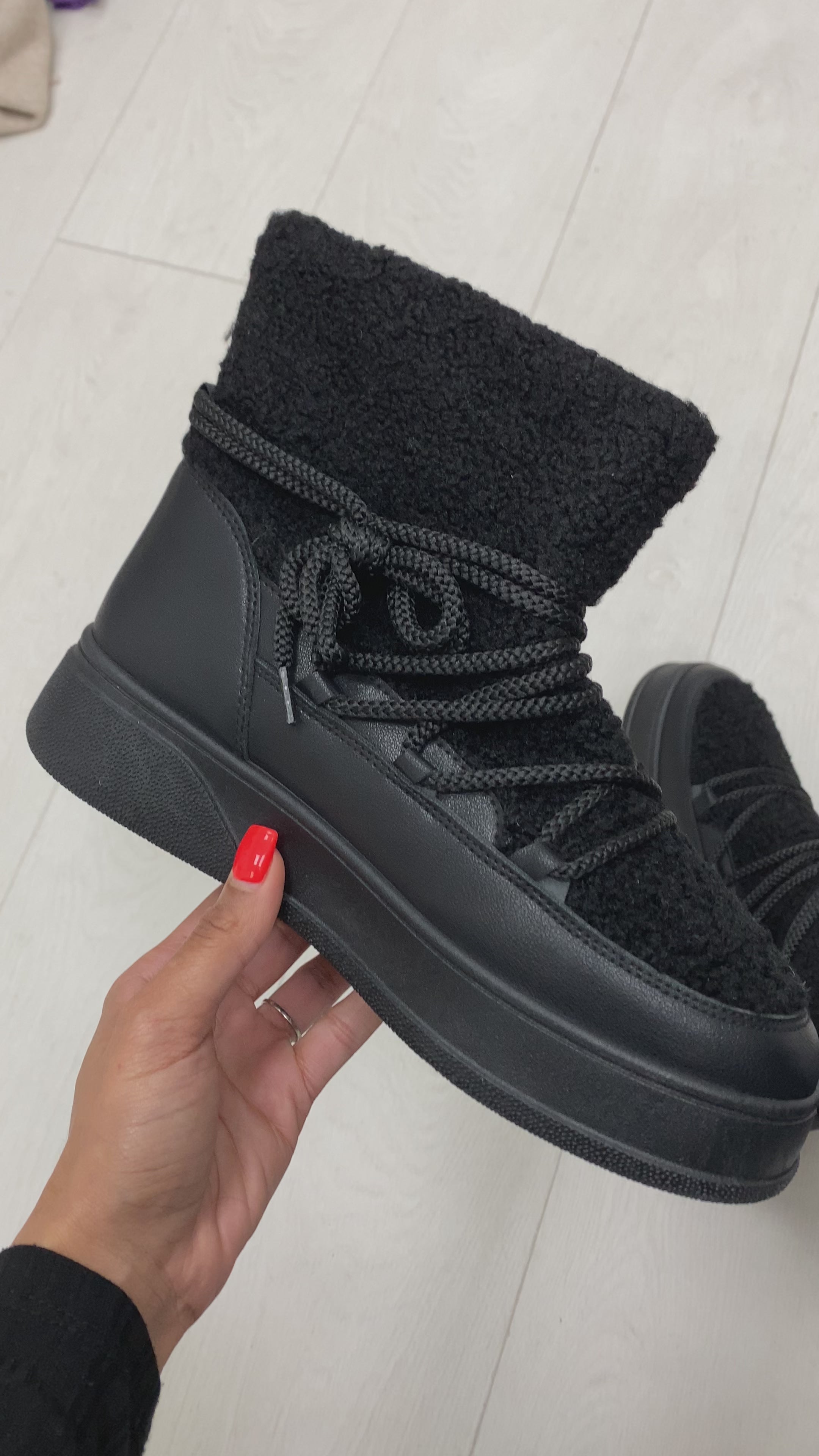 Load video: Aberdeen Teddy Lace Up Snow Boot