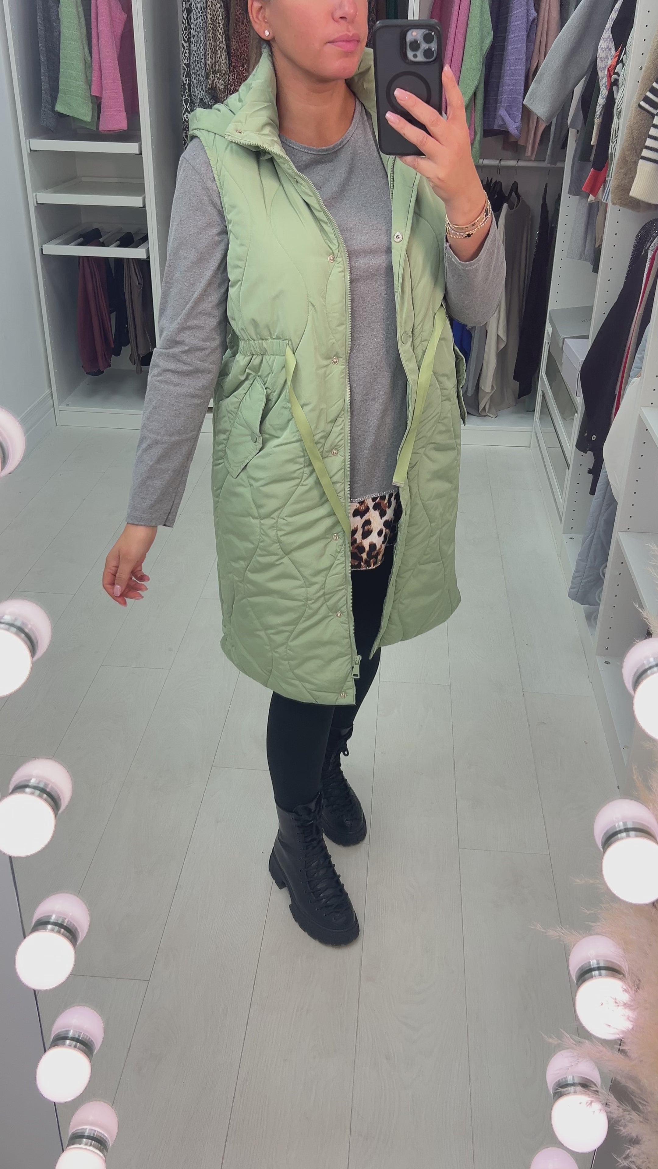 Load video: Houston Lightweight Hooded Quilted Gilet