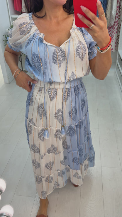 Quinly Paisley Print Floaty Maxi Dress