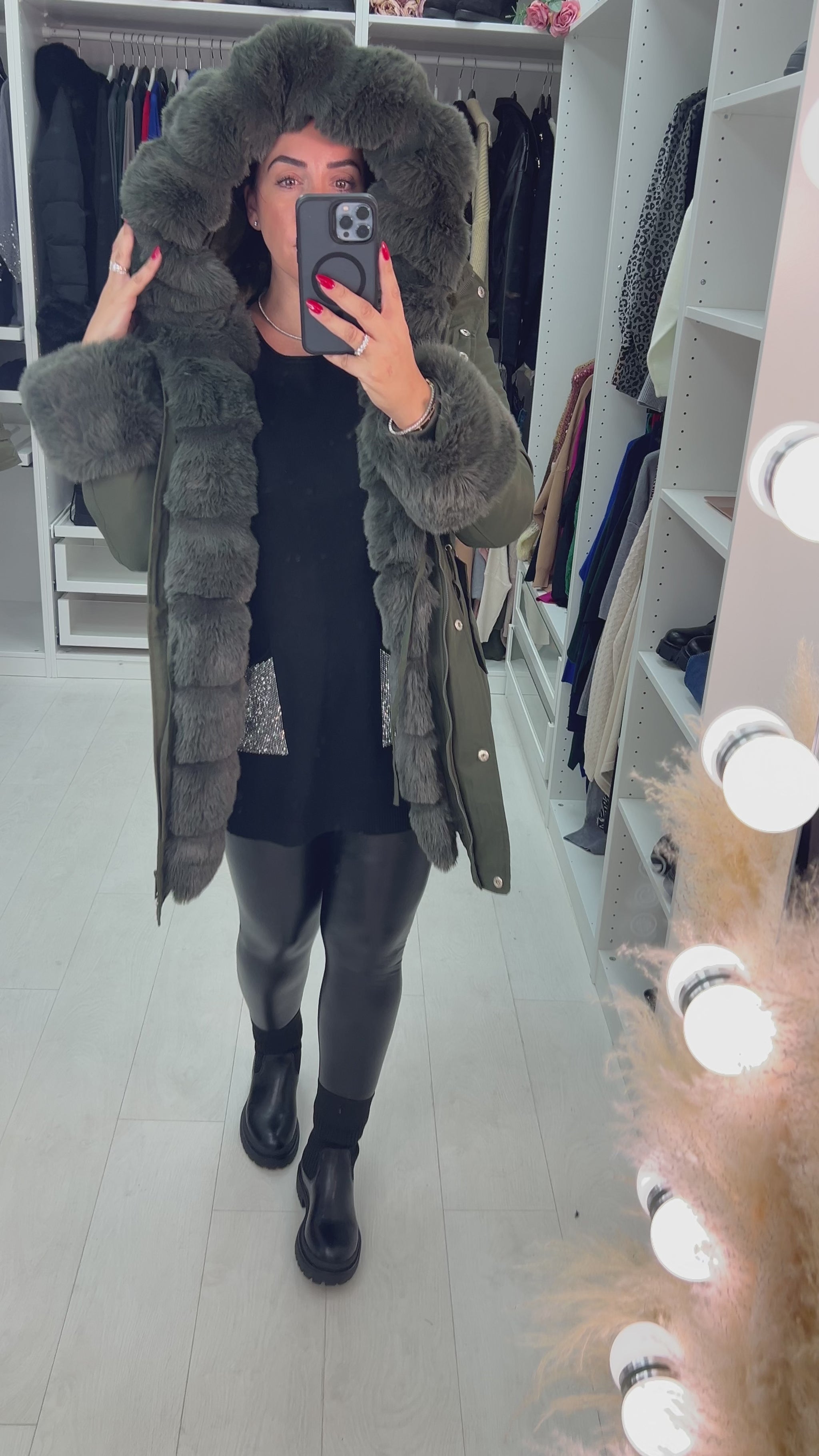 BALMAIN ファー付きフードダウンジャケット ブラック Balmain Kids フーデッド パデッドジャケット | ブラック
