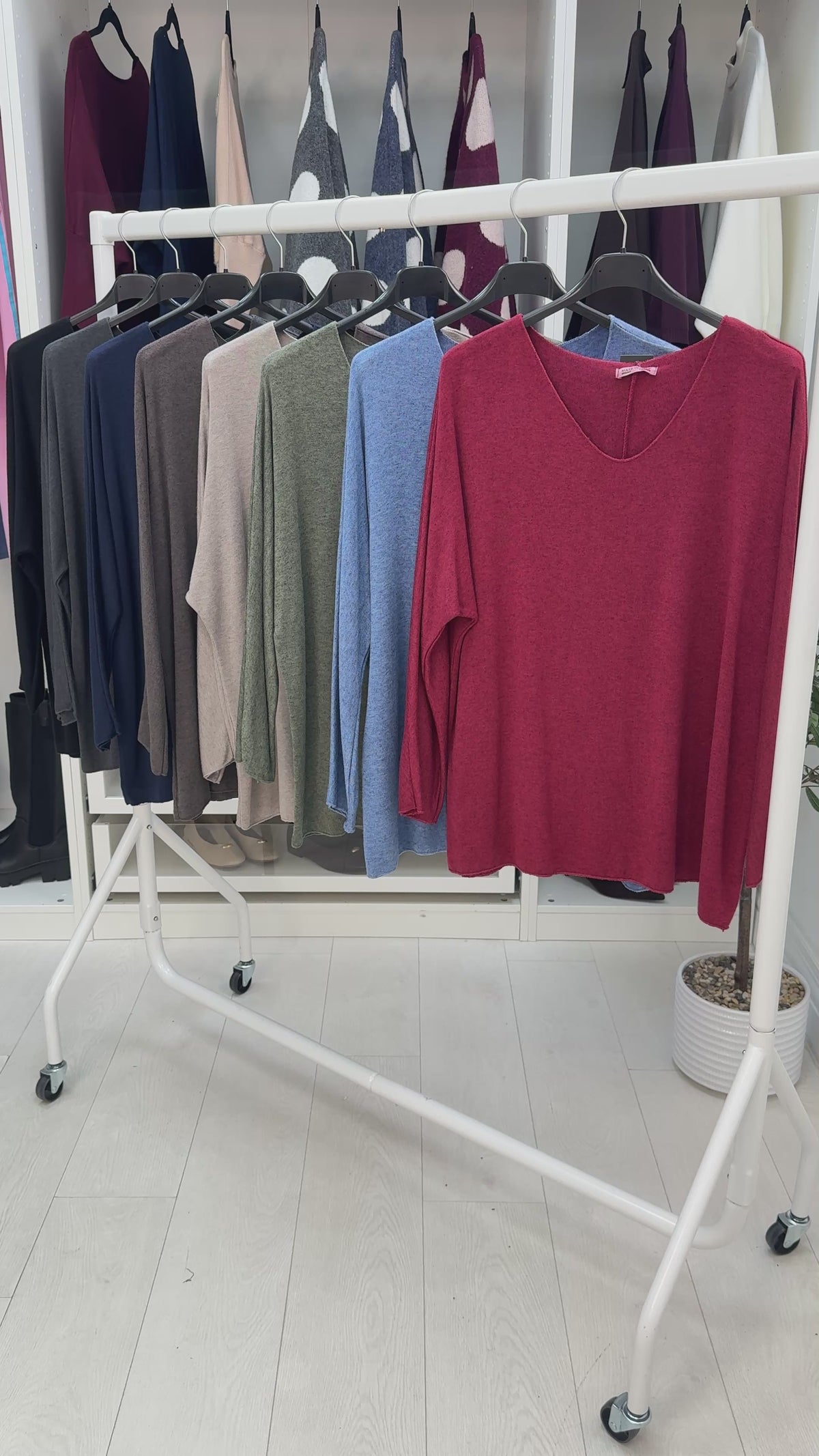 Una Plain V Neck Thin Knit Jumper