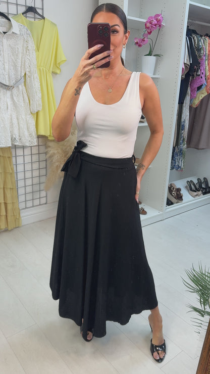 Kienna Plain Belted Loose Fit Skirt