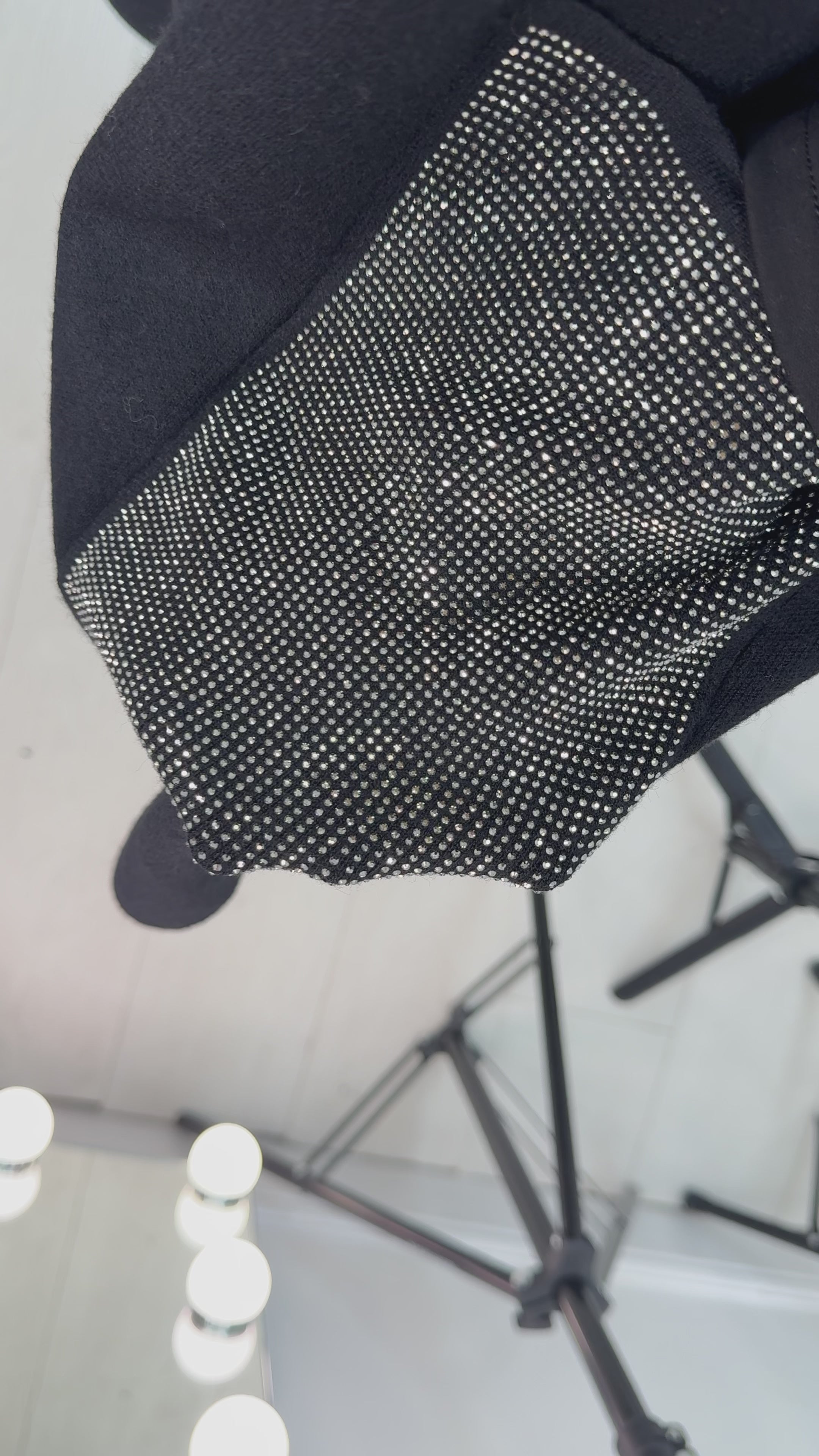 Load video: Marta Diamante Detail Front Pocket Cardigan