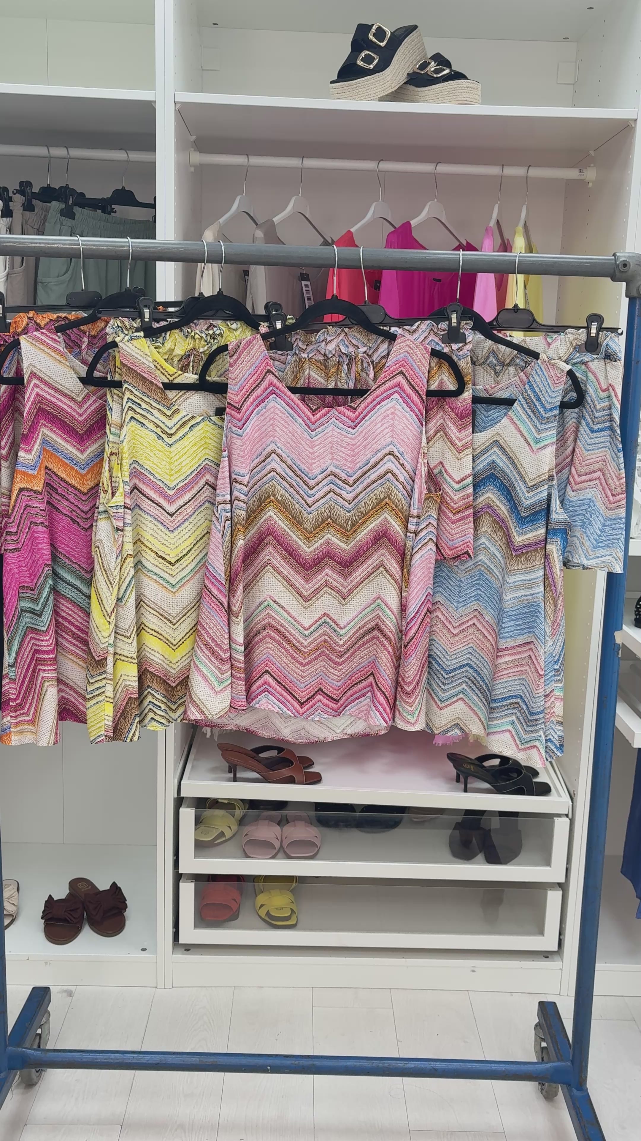 Load video: Lexie Abstract Print Shorts Co-ord Set