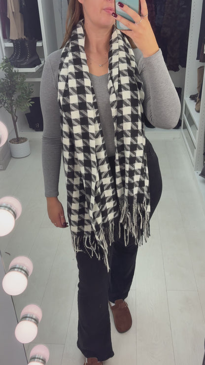 Ebby Houndstooth Pattern Scarf
