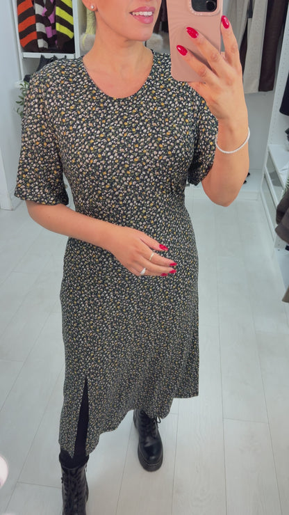Kariney Navy Paisley Print Split Detailed Midi Dress