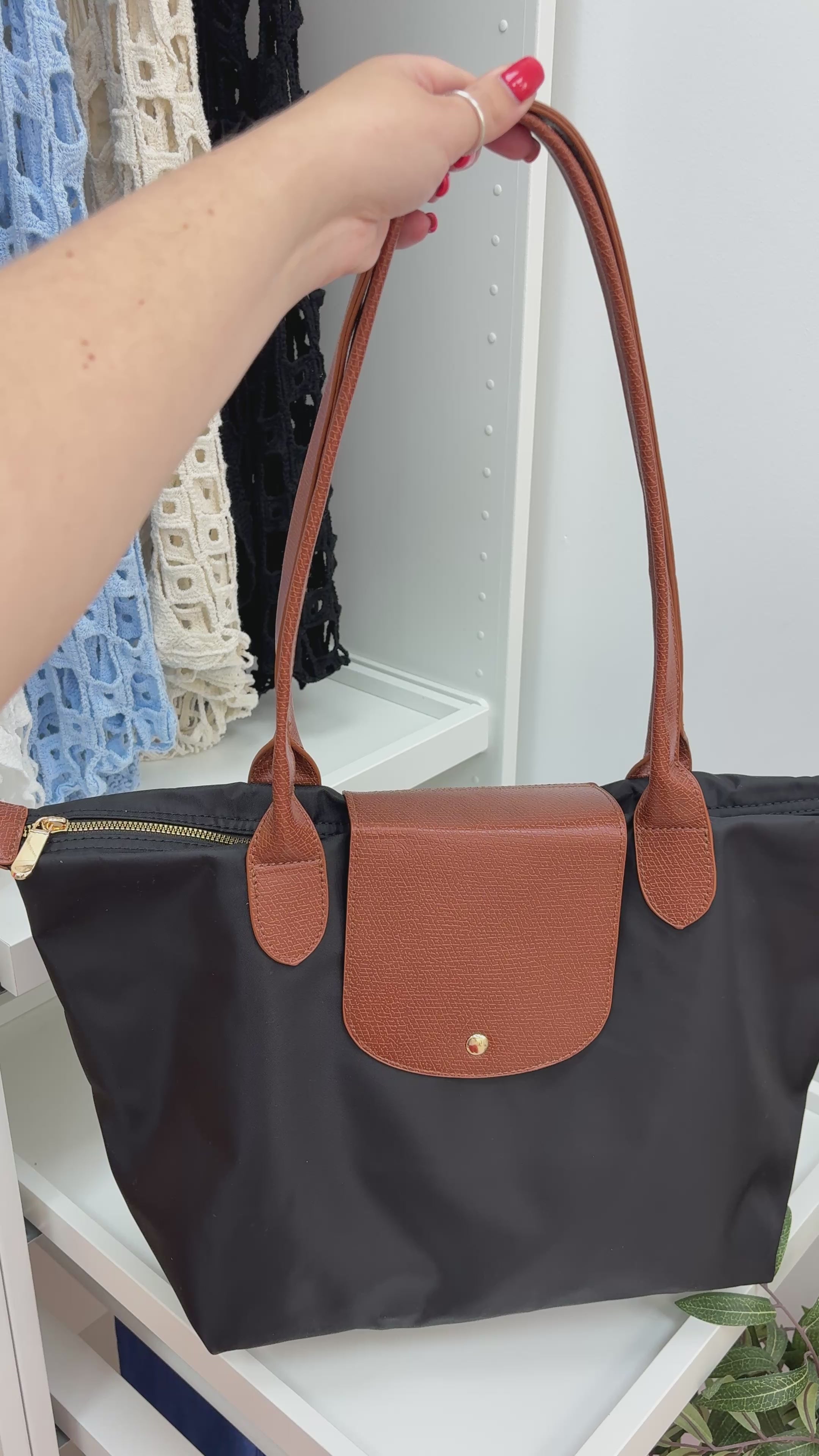 Load video: Gisella Canvas Medium Shoulder Bag