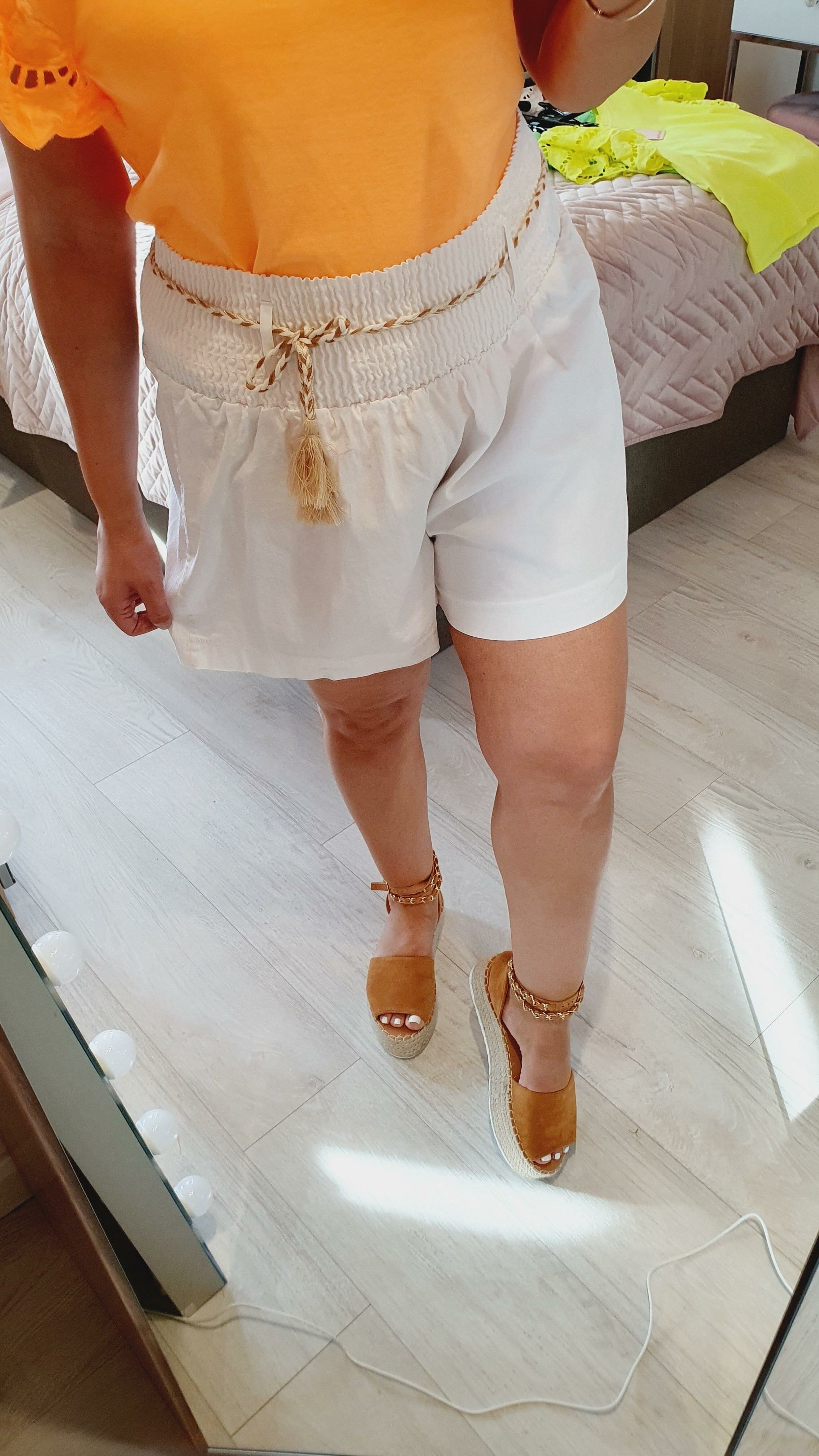 Lindey Elasticated Rope Tassel Detailed Shorts