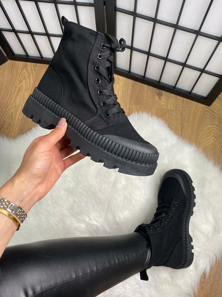 Winnie Chunky Canvas Boots