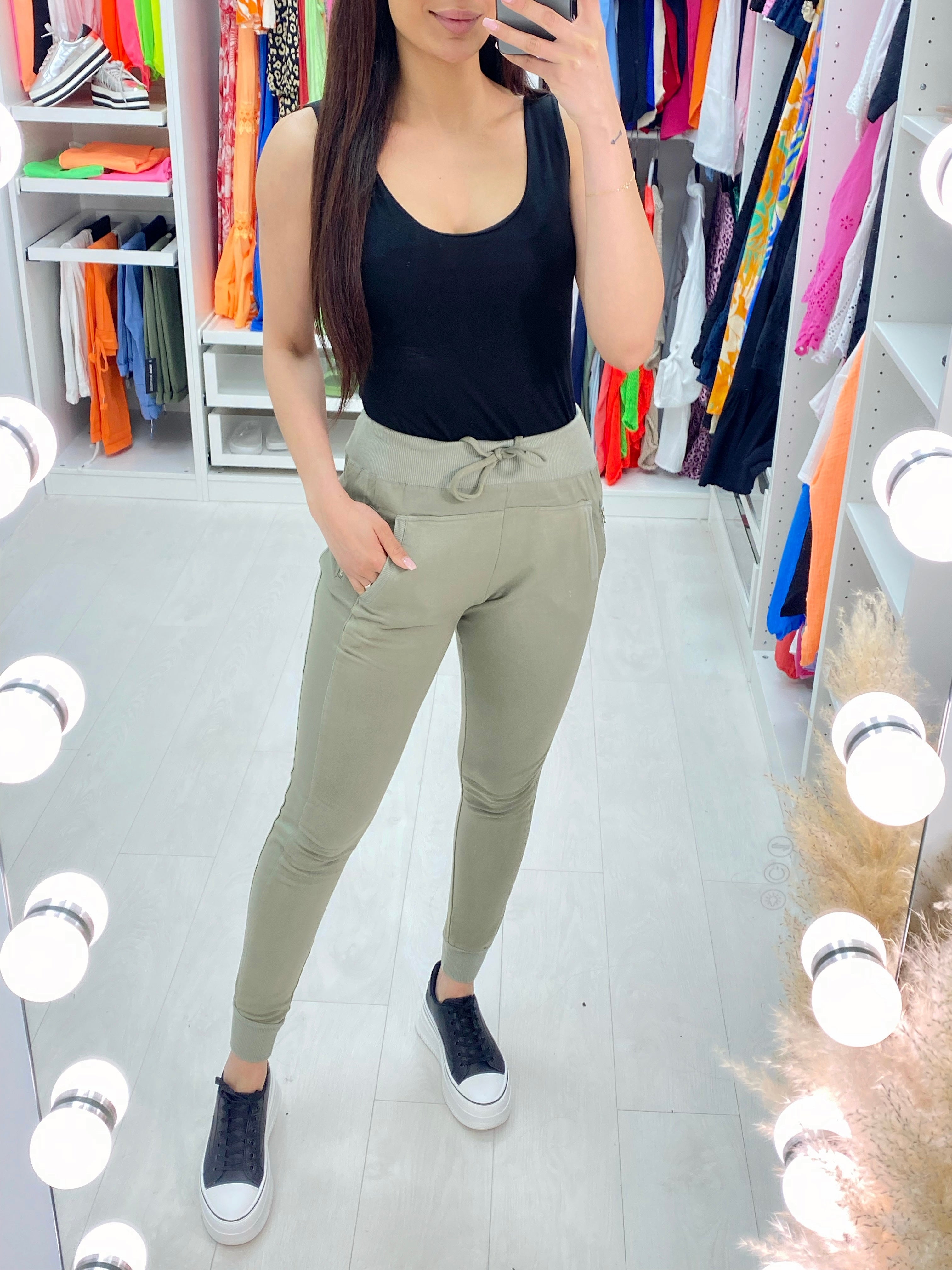 Dorothea Plain Zip Detail Jogger