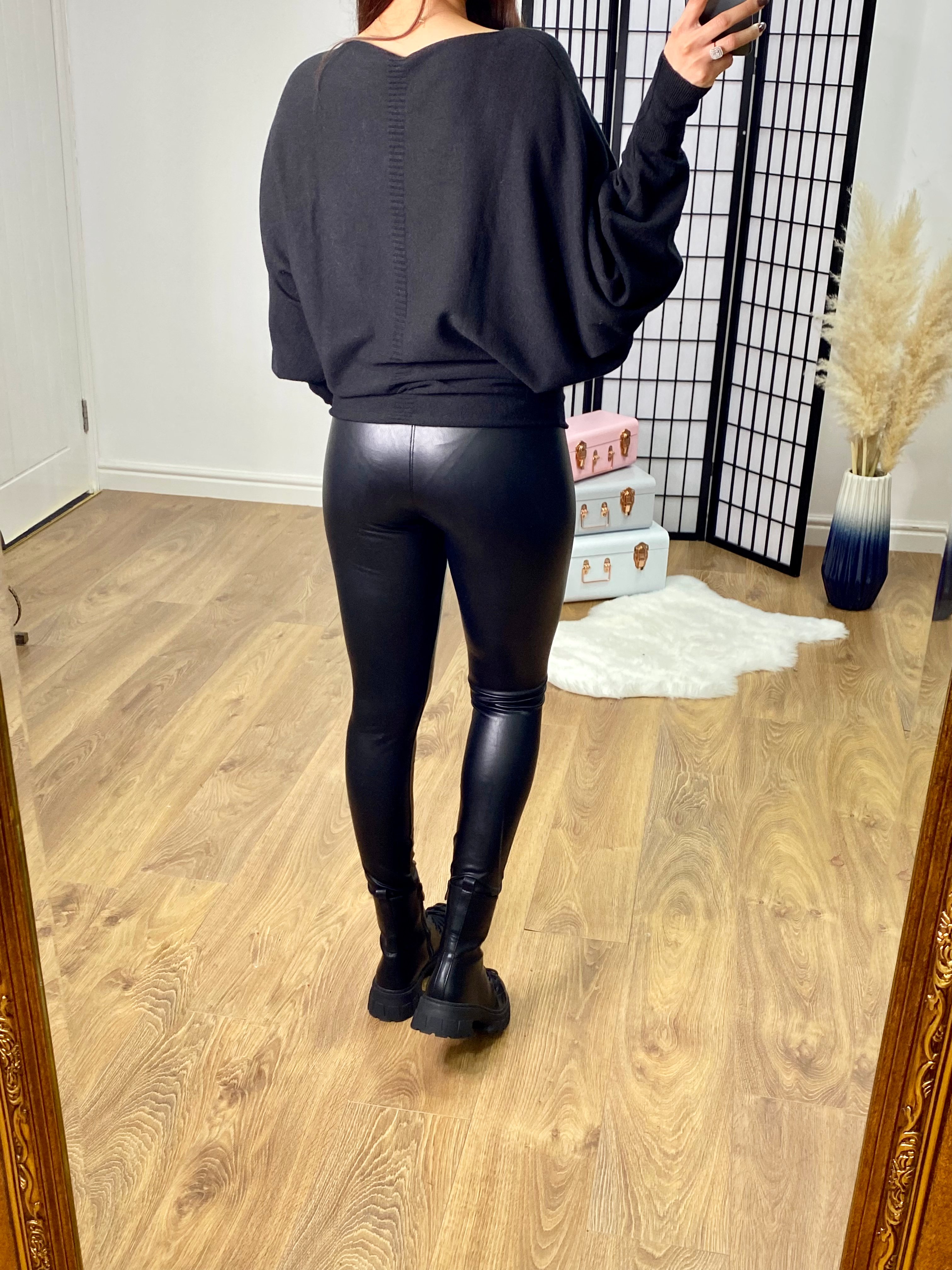 Gia Black Faux Leather Look Leggings – BowsBoutiques