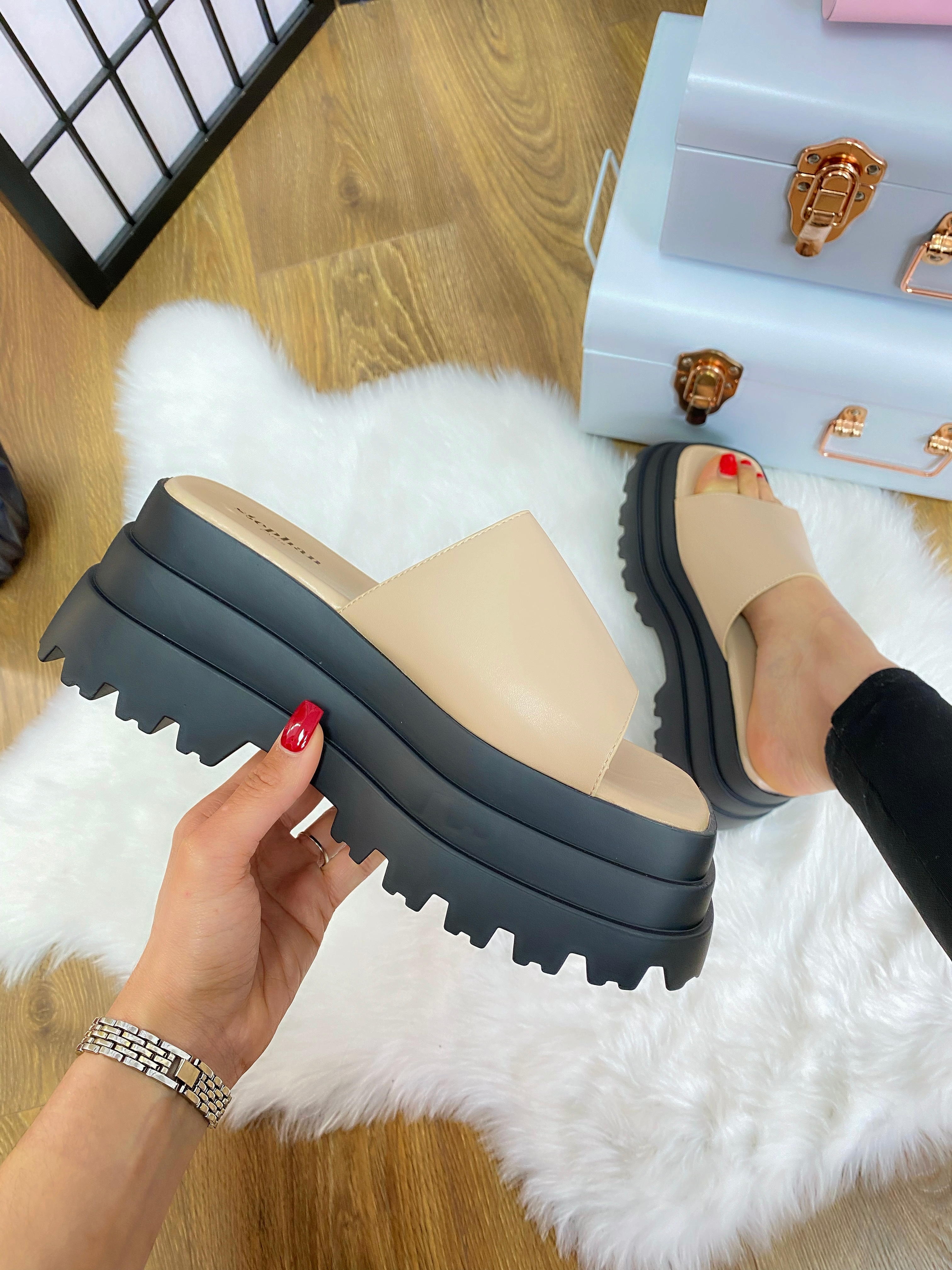 Sierra Ridged Sole Slider