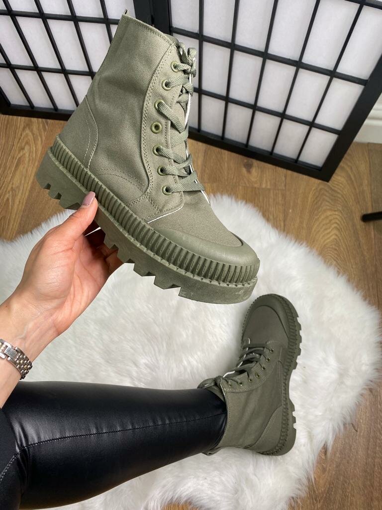 Winnie Chunky Canvas Boots