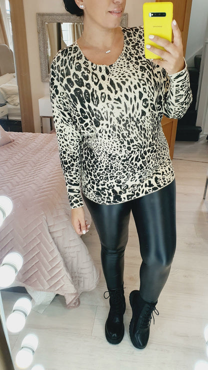 Carlin Leopard Stud Detailed Batwing Knit Jumper