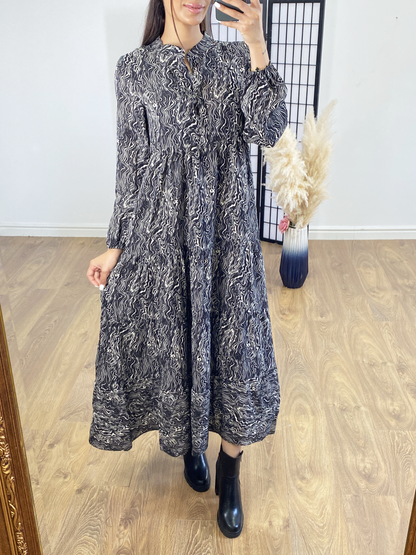 Eldora Monochrome Graphic Print Maxi Dress