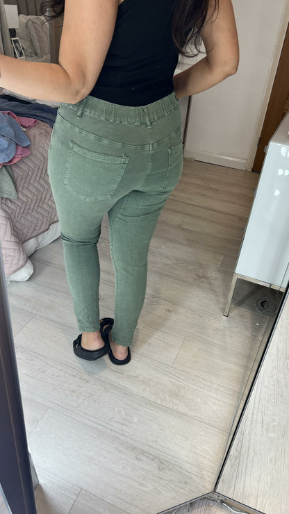 King Double Button Straight Leg Jeans