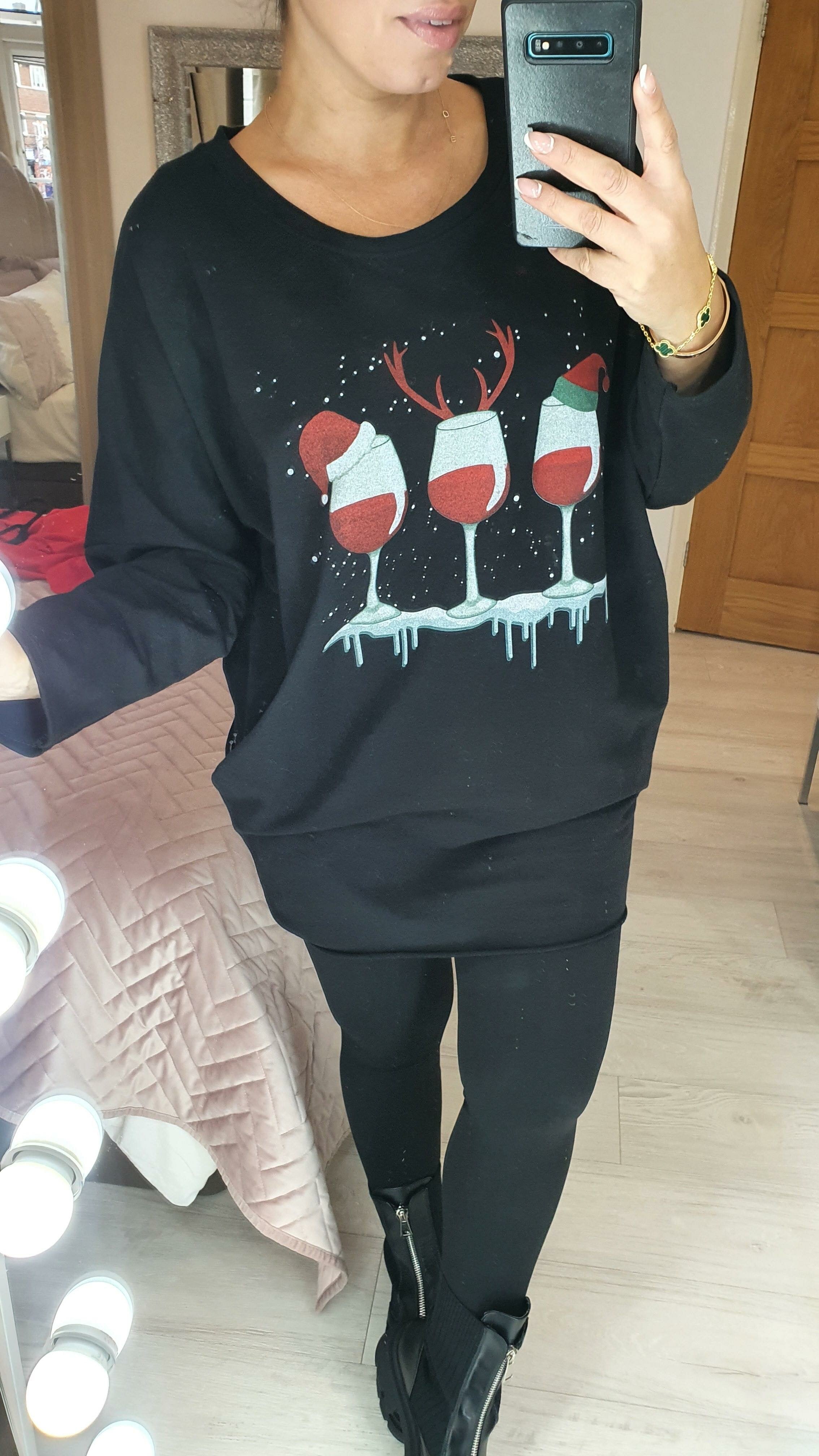 Malanie Reindeer Christmas Graphic Dipped Hem Sweatshirt