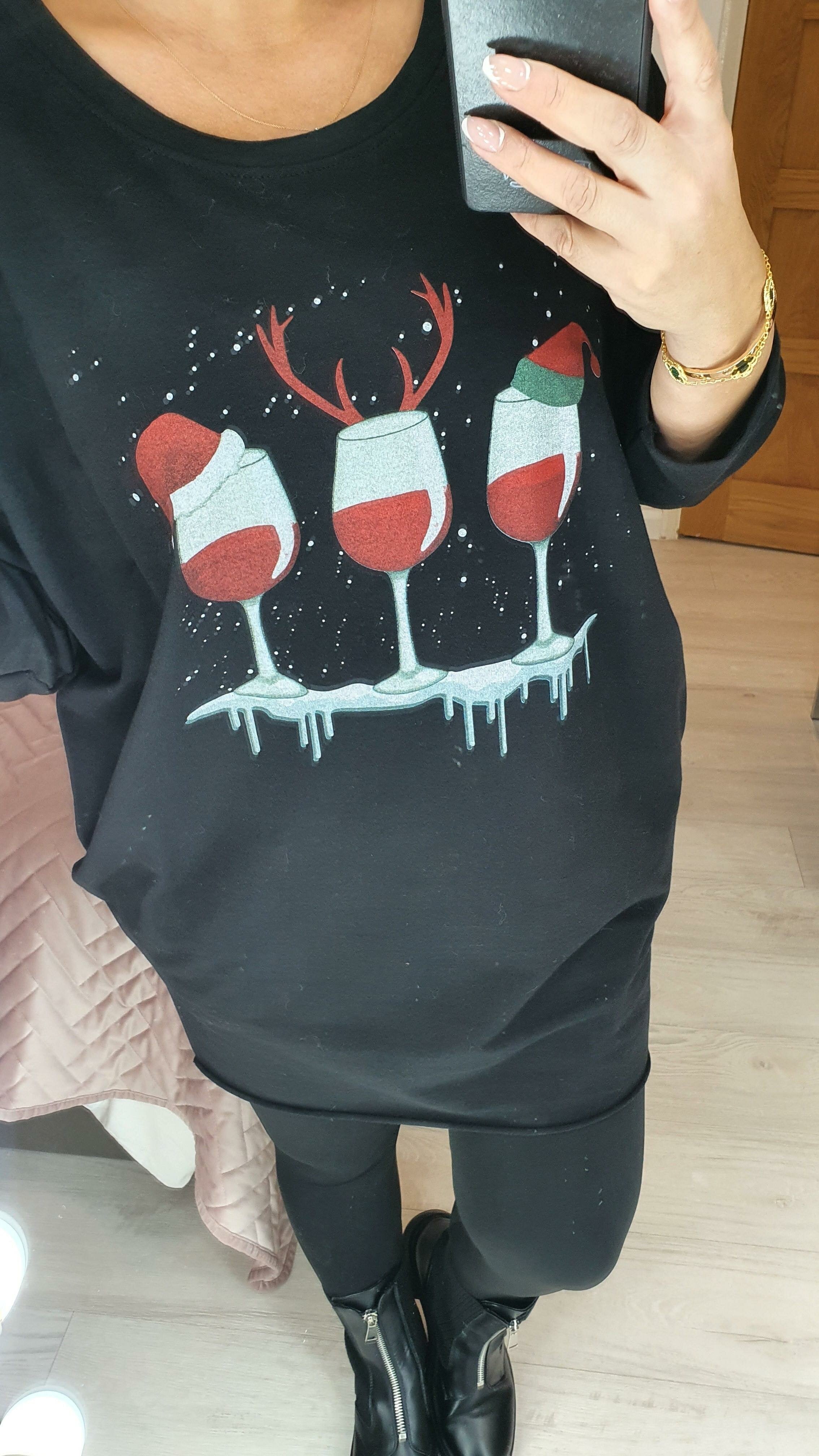 Malanie Reindeer Christmas Graphic Dipped Hem Sweatshirt