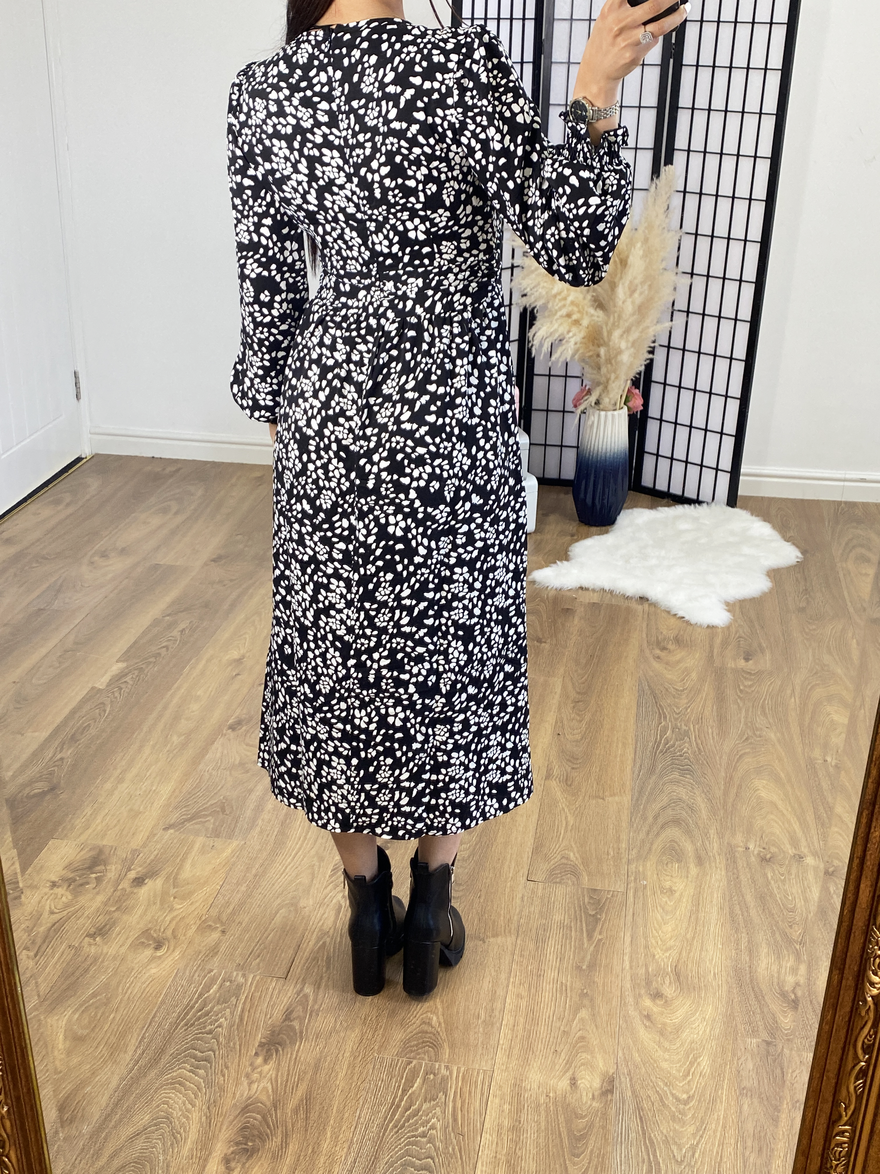 Otterley Graphic Print Puff Sleeve Midi Dress