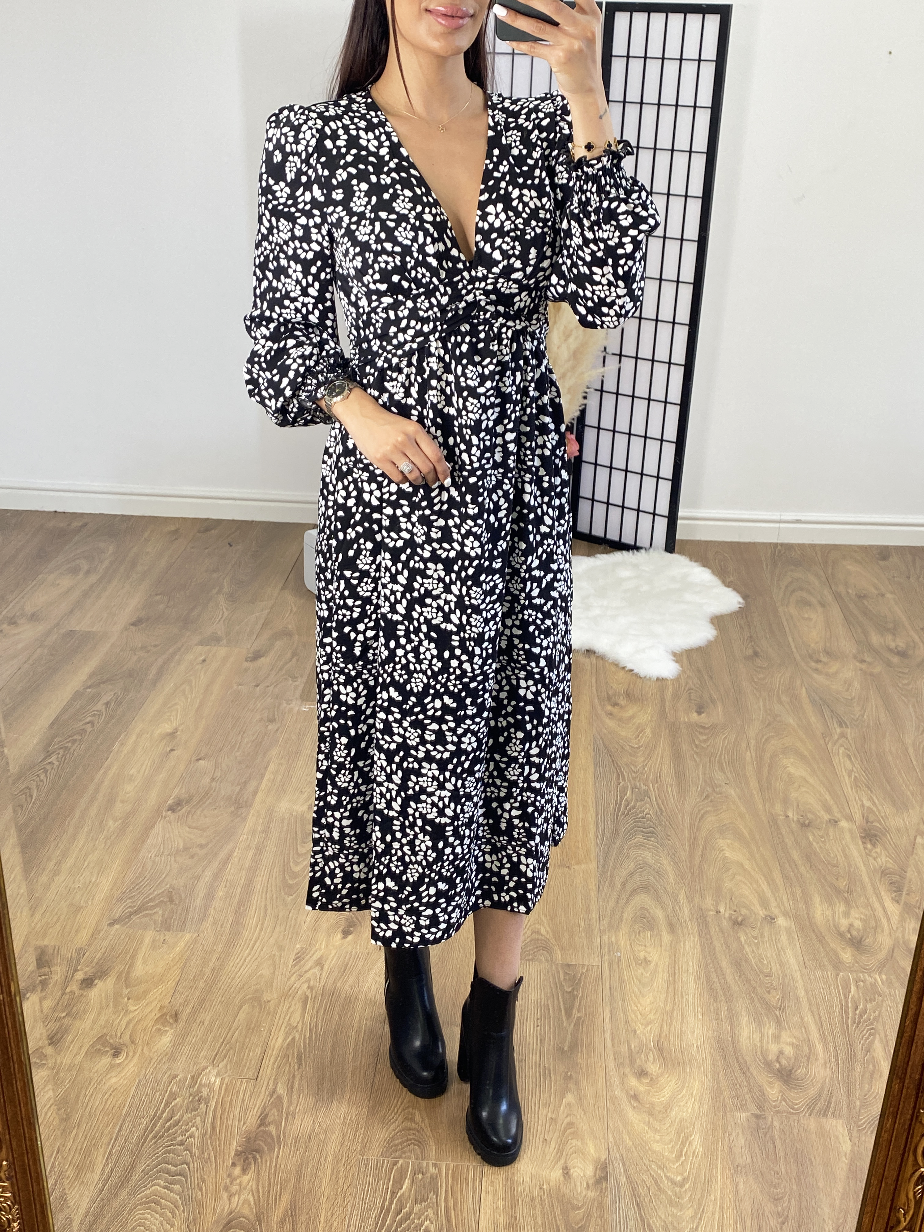 Otterley Graphic Print Puff Sleeve Midi Dress